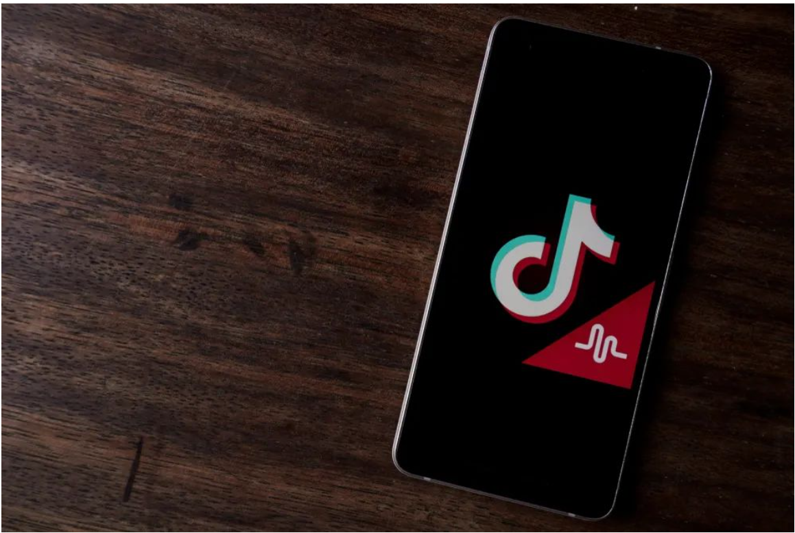 Les membres du Congrès américain demandent à ByteDance de céder TikTok dans un délai de 165 jours. Au cours des six premières semaines de cette année, les ventes d'iPhone en Chine ont chuté de 24 % sur un an.